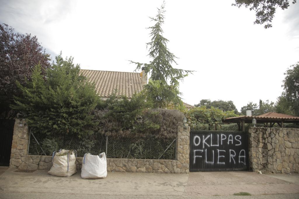 Peint contre des squatters sur un châle