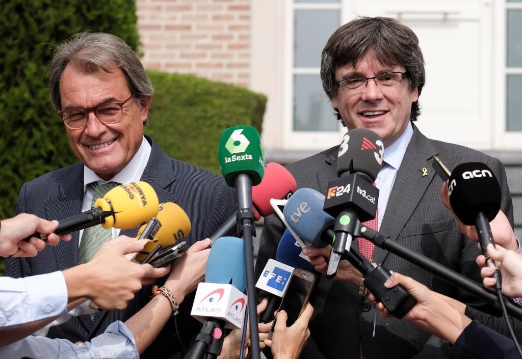 Artur Mas et Carles Puigdemont, lors d'une rencontre à Waterloo (B