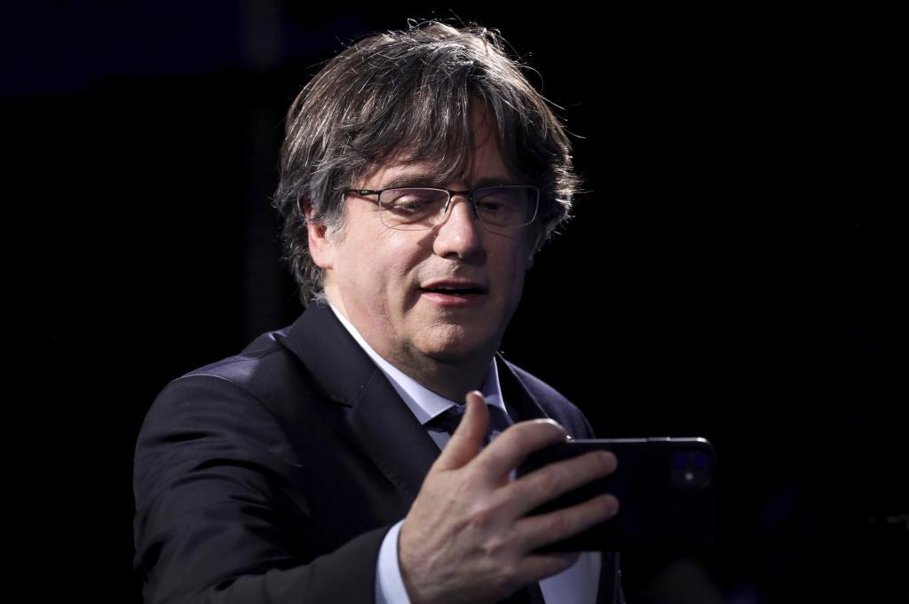 Carles Puigdemont, lors d'une discussion à Bruxelles.