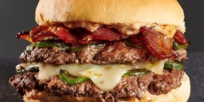Le burger SWAG reste – Le burger à durée limitée de BurgerFi devient un élément de menu permanent