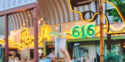 Le chef/propriétaire de l&rsquo;iconique Austin Ice-House crédité d&rsquo;être à l&rsquo;origine du cocktail Ranch Water du Texas