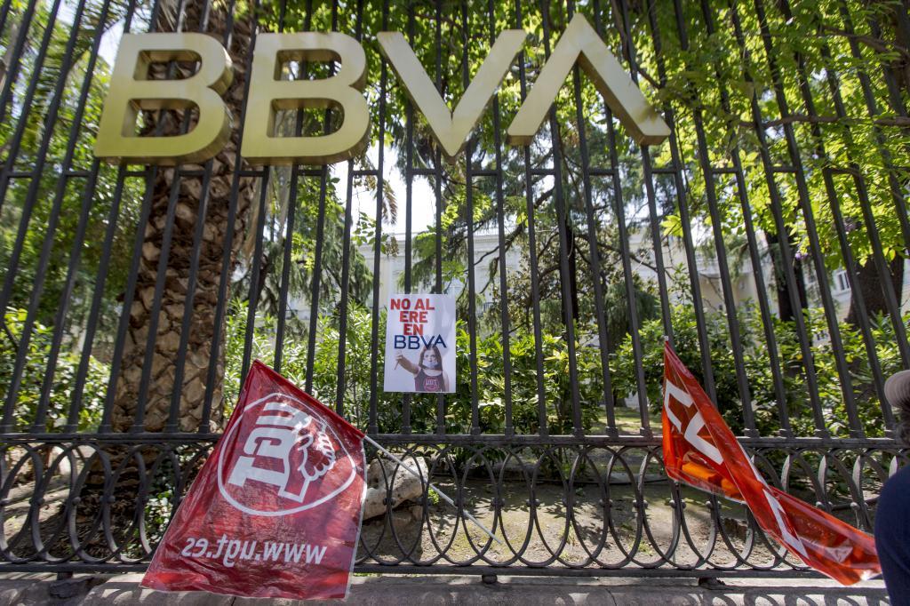 Manifestations devant un siège de BBVA par l'ERE présentées par l'entité.
