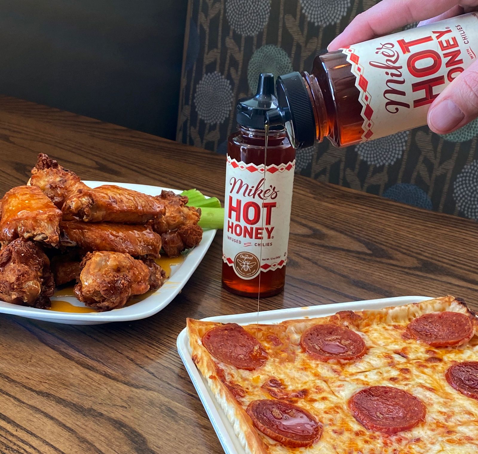 Ledo Pizza organise la Sweet Heat Week avec Mike's Hot Honey Ledo Pizza organise la Sweet Heat Week avec Mike's Hot Honey