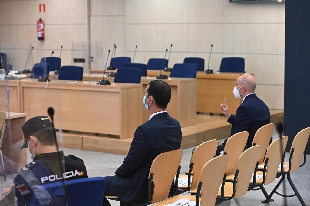 Les mossos qui accompagnaient