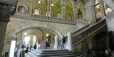 Argent et bijoux en échange de la sortie d&rsquo;une résidence pour s&rsquo;occuper d&rsquo;elle : un couple marié est jugé pour avoir fraudé une femme âgée