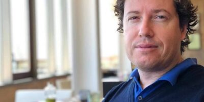L&rsquo;ancien pilote valencien Jorge Lis, négateur qui a rejeté le vaccin, dans une extrême sévérité à l&rsquo;UCI