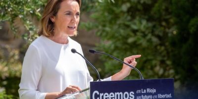 Le PP critique le « silence complice » de Pedro Snchez face aux attaques de Podemos contre la Couronne