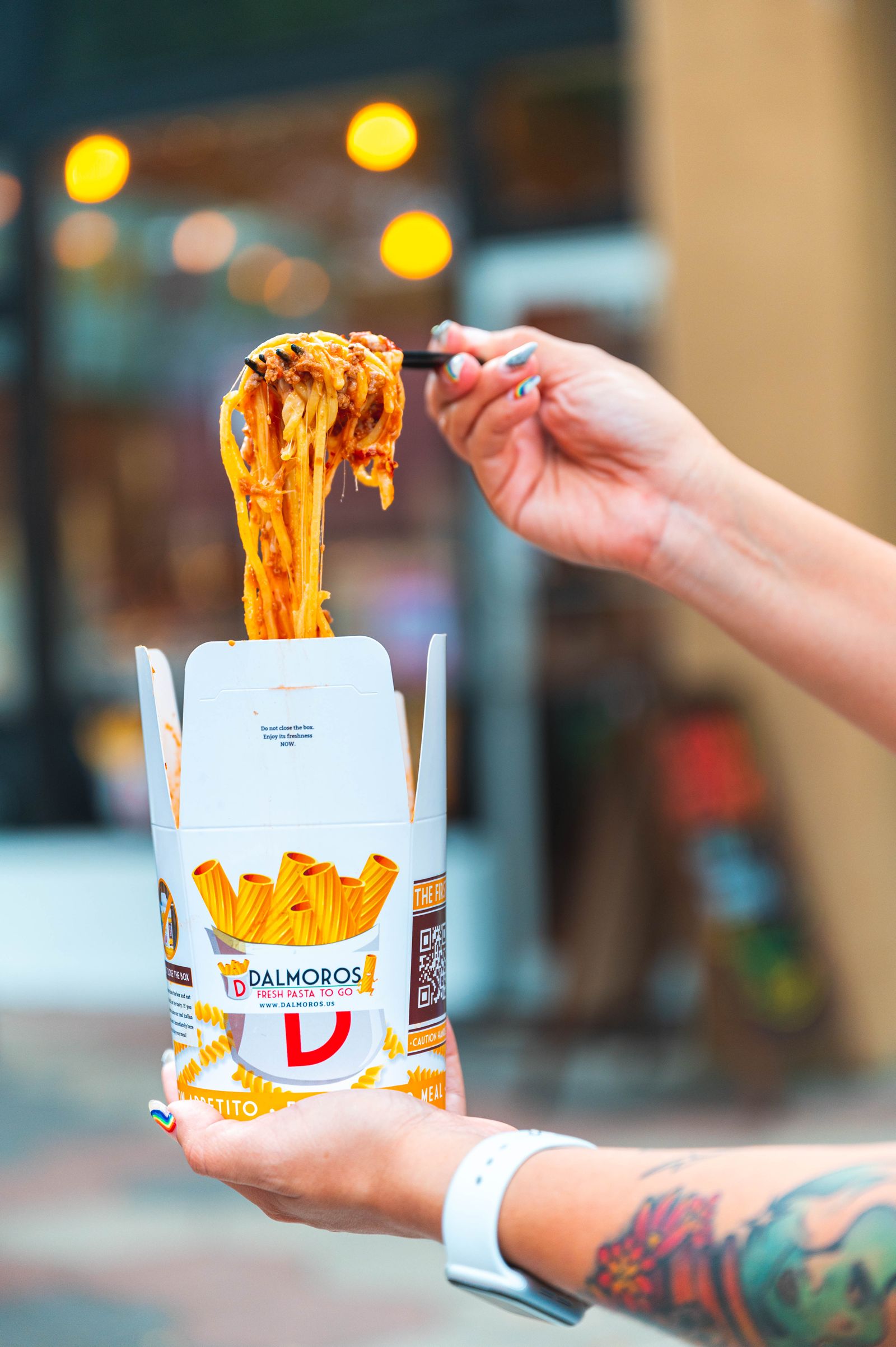 DalMoros Fresh Pasta To Go lance la livraison, la bière et le vin, ainsi que la commande en ligne, l'application mobile et de nouvelles sauces à venir DalMoros Fresh Pasta To Go lance la livraison, la bière et le vin, ainsi que la commande en ligne, l'application mobile et de nouvelles sauces à venir
