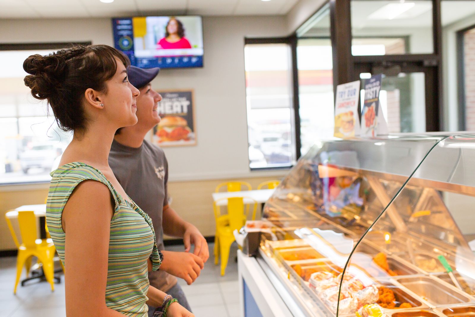 Chester's Chicken lance la refonte du magasin dans trois nouveaux emplacements Chester's Chicken lance la refonte du magasin dans trois nouveaux emplacements