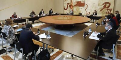 Ils accusent le gouvernement d' »acheter des testaments » avec des subventions aux médias