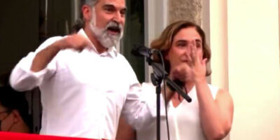 Ada Colau laide au mouvement indépendantiste ses huées : « Ne laissons aucune attitude sectaire gâcher cette coexistence »