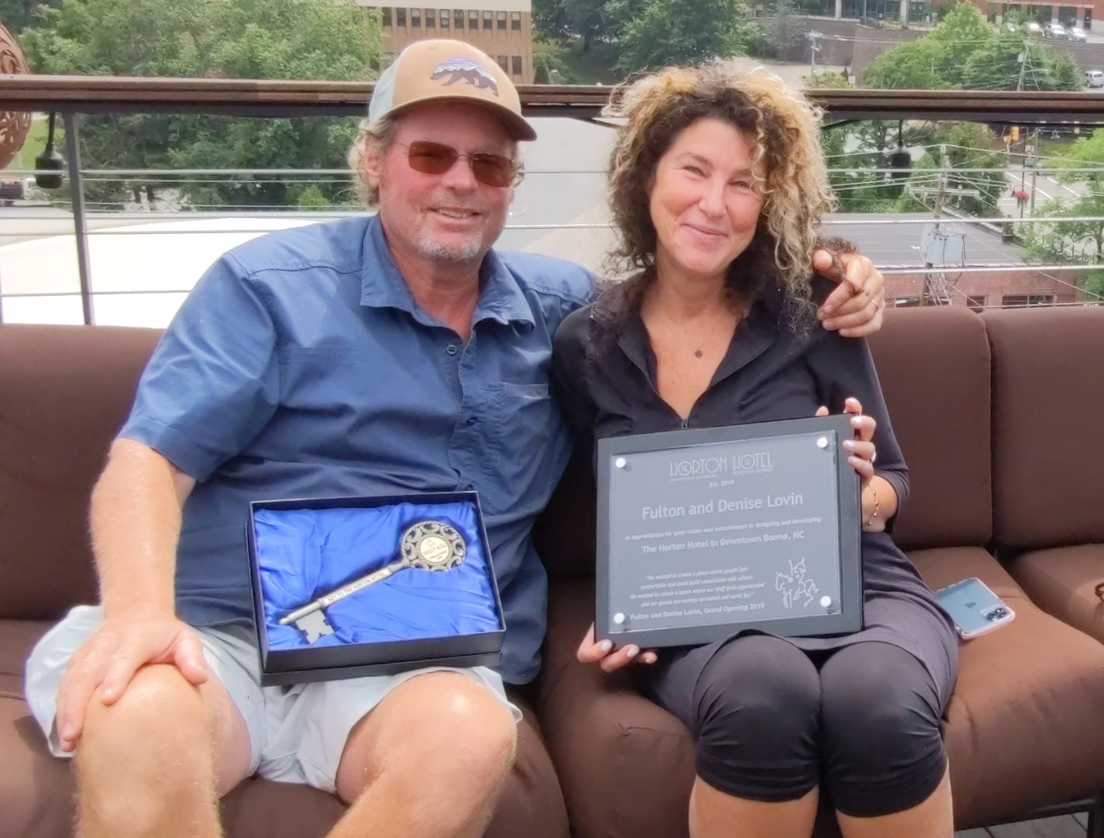 Fulton et Denise Lovin The Horton Hotel & Rooftop Lounge - Boone, le joyau de classe mondiale du centre-ville de Caroline du Nord - Parfaitement aligné pour un transfert de propriété harmonieux