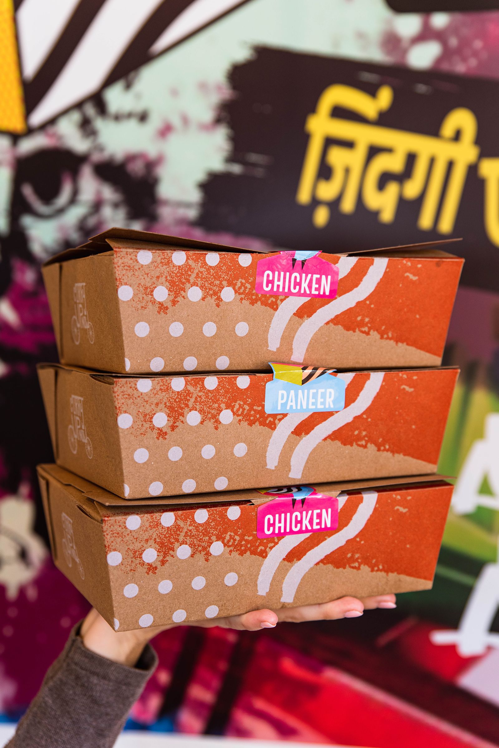 Curry Up Now arrive dans les livres avec deux signatures de baux sur le campus dans les meilleures universités de Californie Curry Up Now arrive dans les livres avec deux signatures de baux sur le campus dans les meilleures universités de Californie