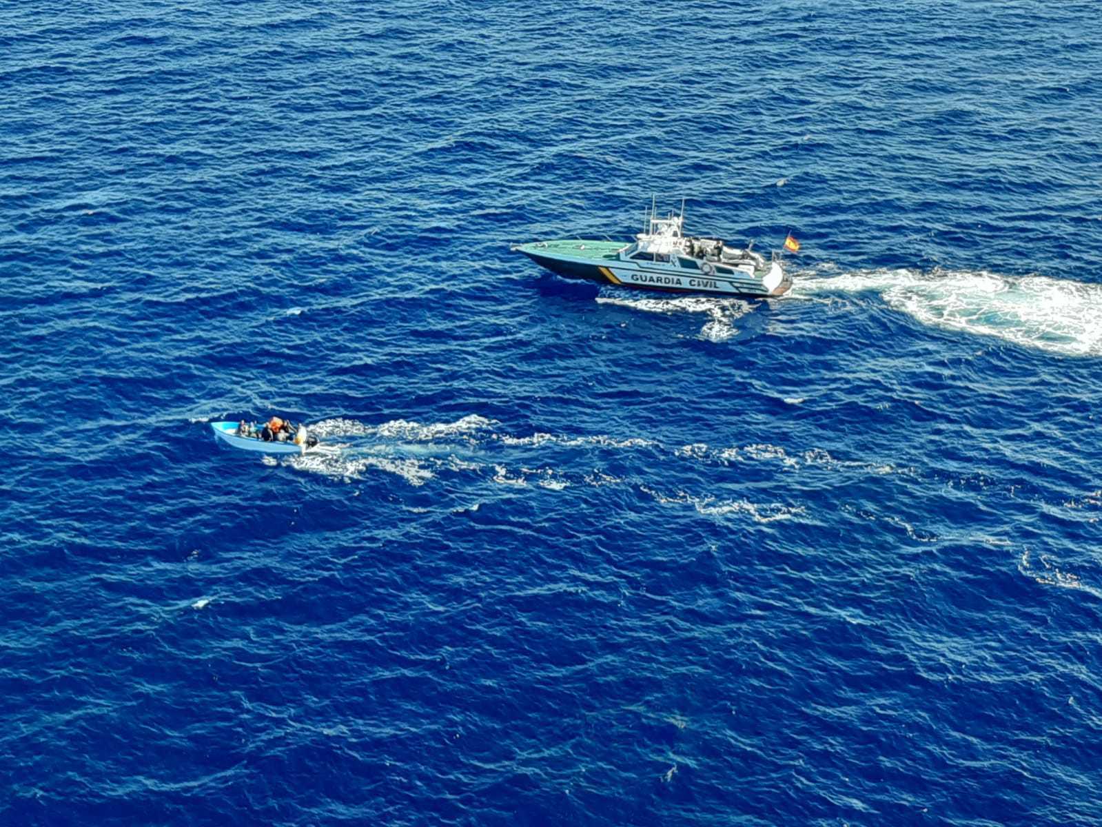 Photos distribuées par la Garde civile à l'arrivée des bateaux.
