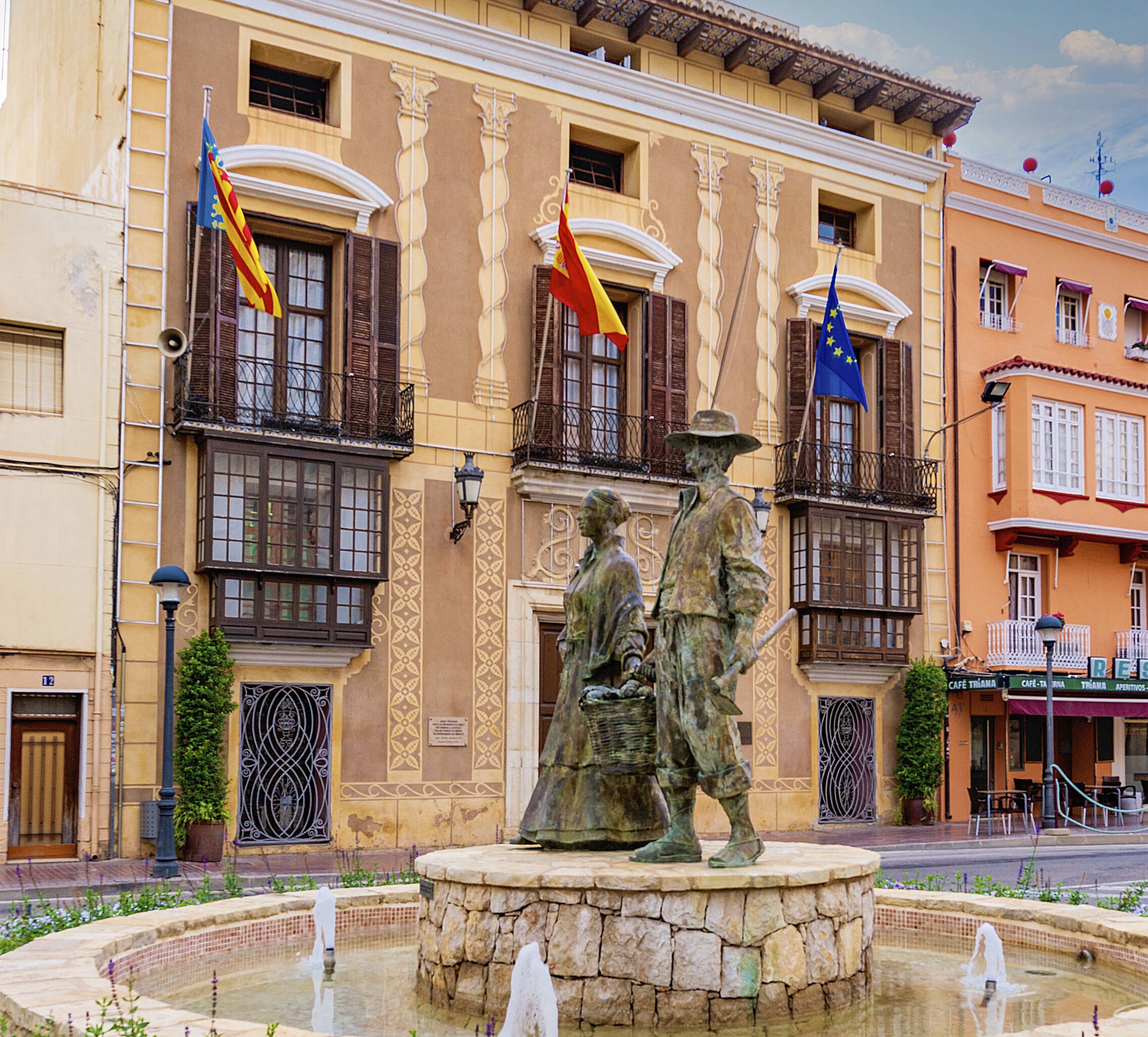 Façade de la mairie de Benicarl