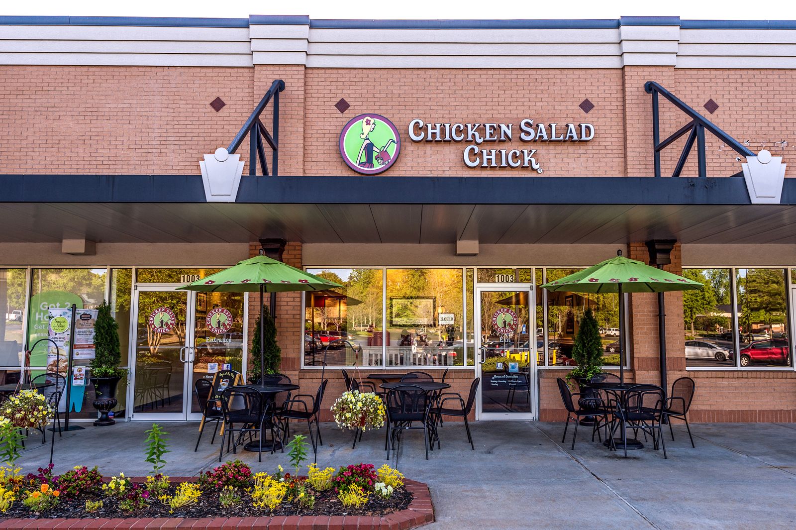 Chicken Salad Chick connaît une croissance rapide au premier semestre avec 17 nouveaux emplacements et 14 accords de franchise signés Chicken Salad Chick connaît une croissance rapide au premier semestre avec 17 nouveaux emplacements et 14 accords de franchise signés