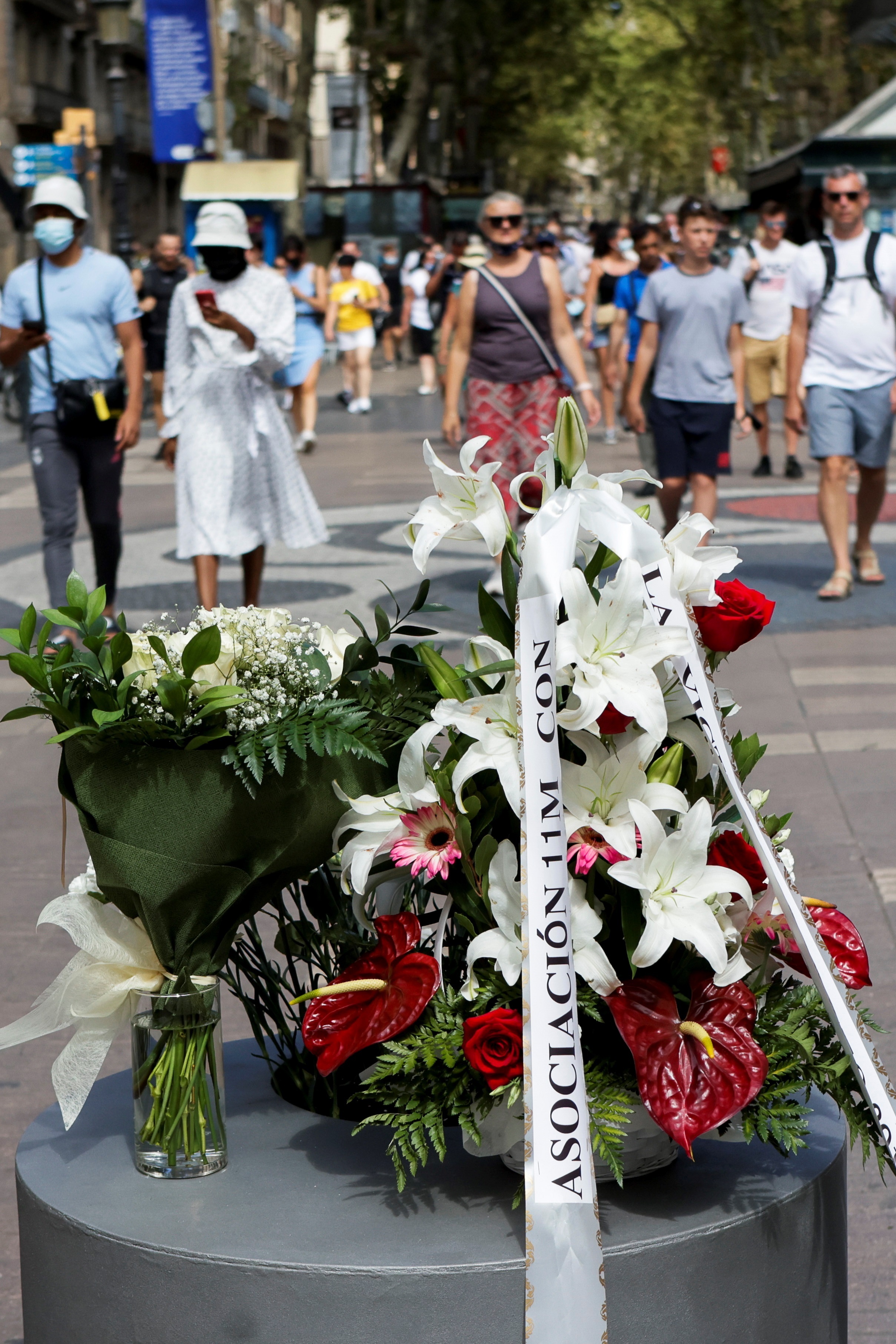 Fleurs à La Rambla à la mémoire de la v
