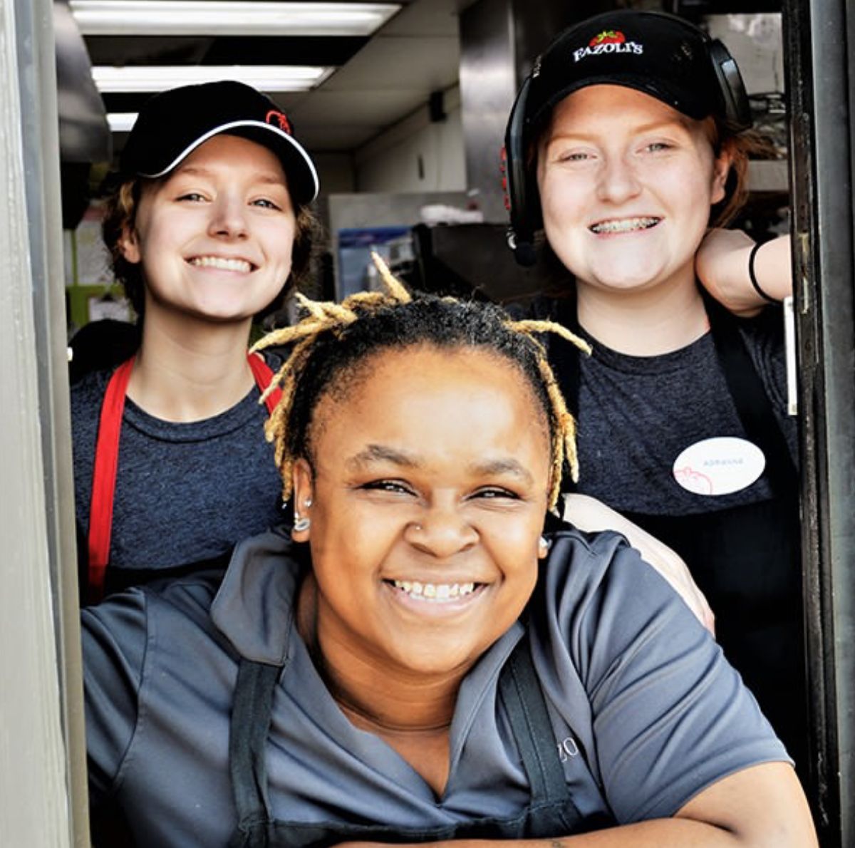 Fazoli's fait un don de 10 000 $ aux enfants d'employés de restaurant Fazoli's fait un don de 10 000 $ aux enfants d'employés de restaurant