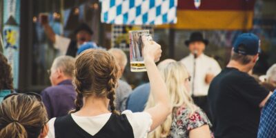 L&rsquo;Oktoberfest inaugurale de Long Beach, dirigée par le célèbre groupe Festmeister Hans und Die Sauerkrauts, annonce les dates et les festivités de 2021