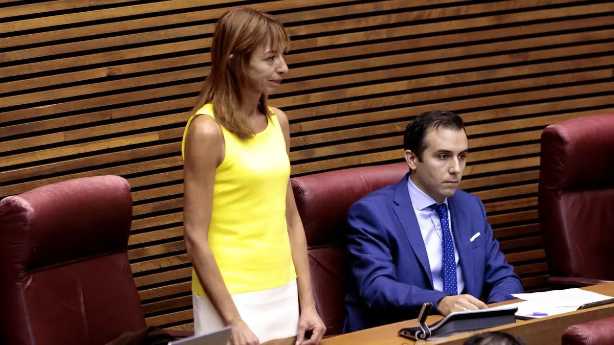 La déjà ex-députée de Vox Rebeca Serna, aux Cortes.
