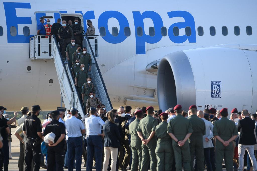 Départ de l'avion des derniers évacués par l'Espagne de Kaboul.