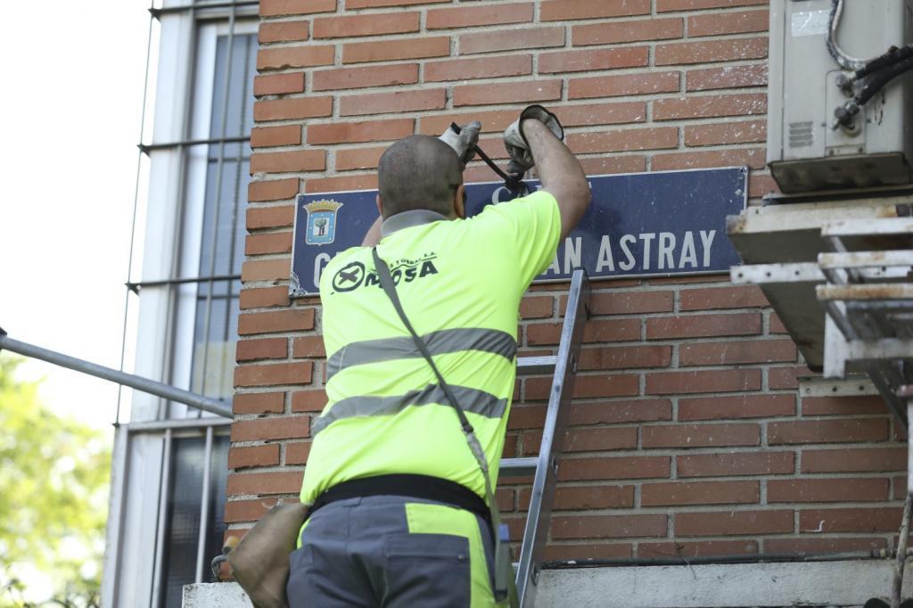 Retrait de la plaque en avril 2018.