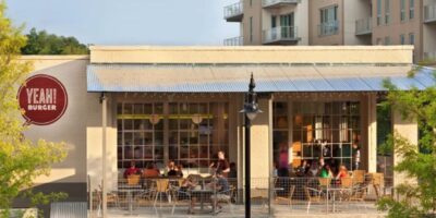 OUI!  BURGER devient à base de plantes et plus d&rsquo;informations sur le rapport d&rsquo;information hebdomadaire sur les restaurants de What Now Media Group avant l&rsquo;ouverture