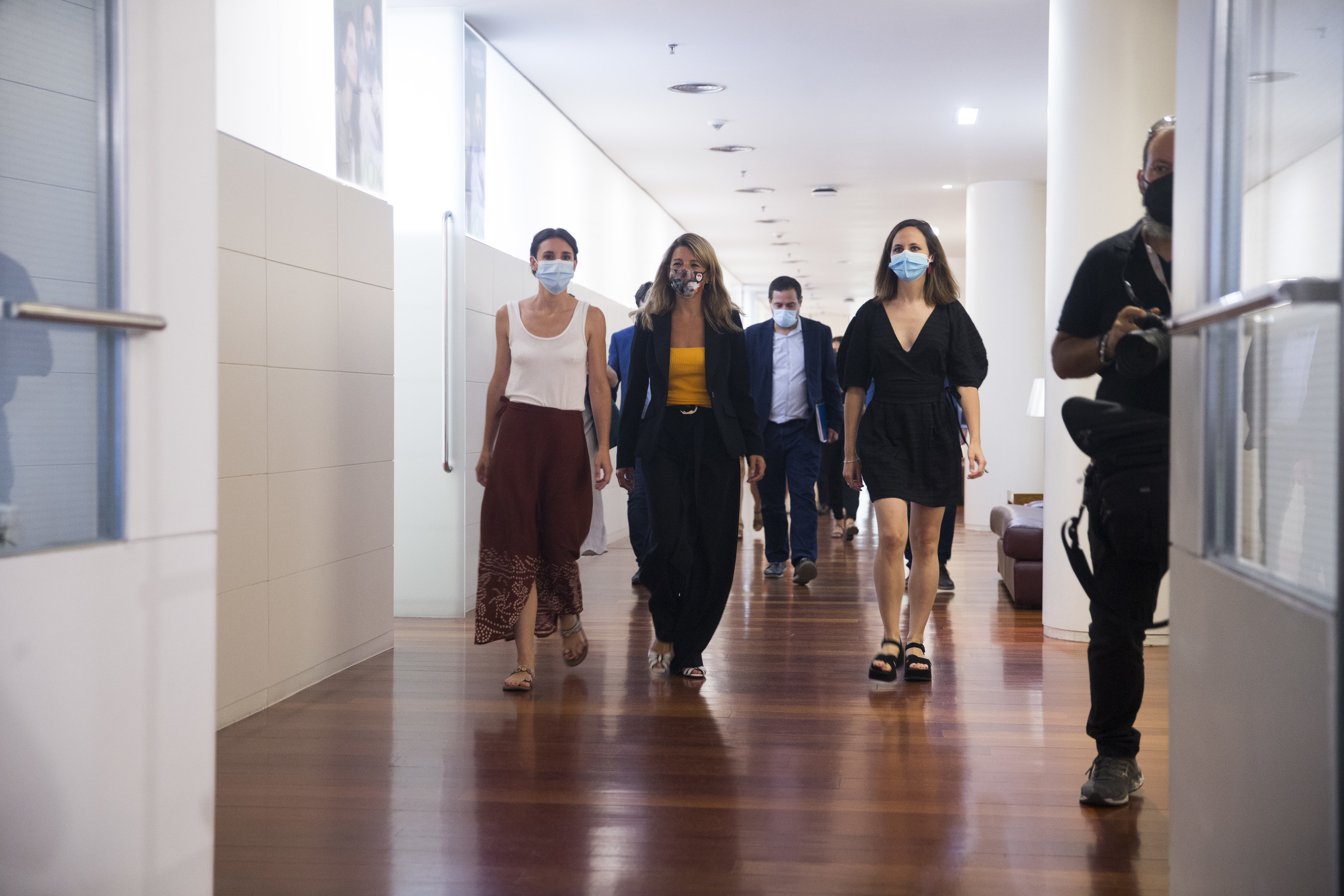 Les trois ministres de l'UP, Irene Montero, Yolanda D