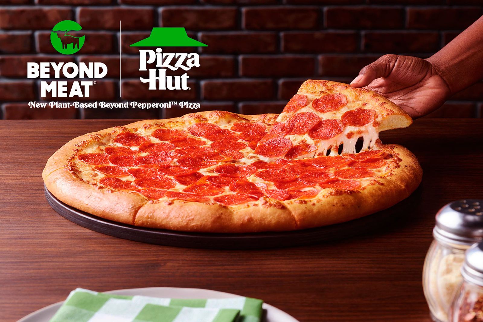 Pizza Hut étend son partenariat avec Beyond Meat pour tester une nouvelle garniture à base de plantes Beyond Pepperoni pour pizza Pizza Hut étend son partenariat avec Beyond Meat pour tester une nouvelle garniture à base de plantes Beyond Pepperoni pour pizza