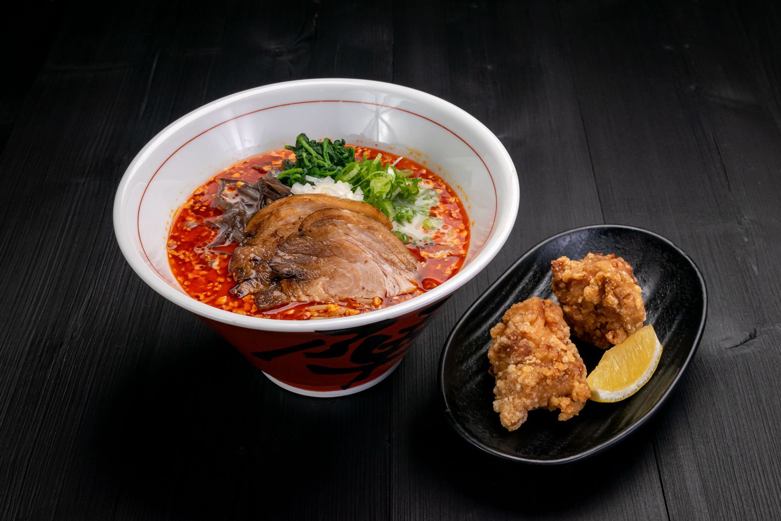 Profitez du meilleur des deux mondes avec le nouveau bol du JINYA Ramen Bar Profitez du meilleur des deux mondes avec le nouveau bol du JINYA Ramen Bar