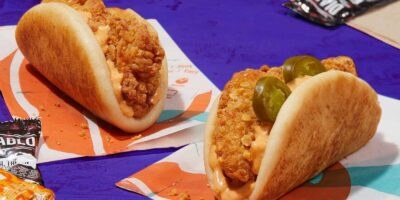 Taco Bell enflamme «le grand débat sur les tacos au sandwich au poulet croustillant» avec les débuts à l&rsquo;échelle nationale du taco au sandwich au poulet croustillant