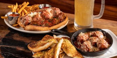 Twin Peaks lance la saison de football avec un menu All-Pro