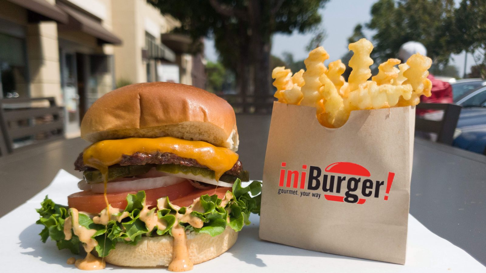 iniBurger, le concept de hamburger axé sur la communauté de la région de la baie, fera don d'un pourcentage des ventes d'août et de septembre à l'International Rescue Committee iniBurger, le concept de hamburger axé sur la communauté de la région de la baie, fera don d'un pourcentage des ventes d'août et de septembre à l'International Rescue Committee