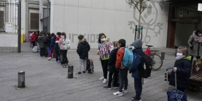 Un juge de Barcelone dispense un élève d&rsquo;utiliser le masque en classe car cela met sa santé en danger