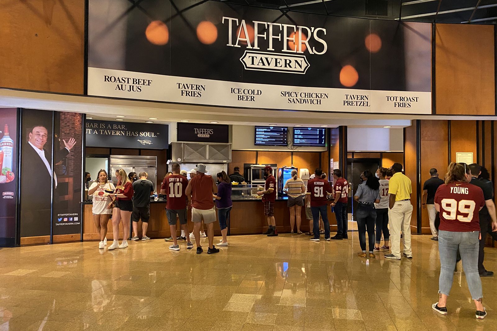 Jon Taffer apporte le concept de taverne innovant de Taffer à FedEx Field Jon Taffer apporte le concept de taverne innovant de Taffer à FedEx Field