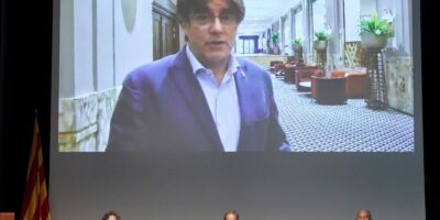 Carles Puigdemont vote en faveur d&rsquo;une enquête sur le complot russe