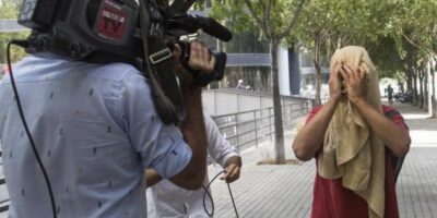 L&rsquo;agresseur d&rsquo;une femme qui a enlevé les cravates jaunes à Barcelone accepte deux ans de prison