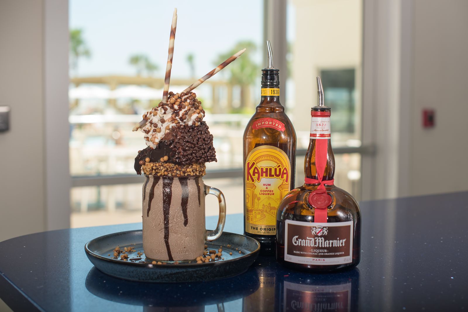 Le restaurant Sal de Mar de Pensacola Beach bouleverse la scène typique du bar de l'hôtel avec des cocktails fantaisistes et des plats espagnols authentiques