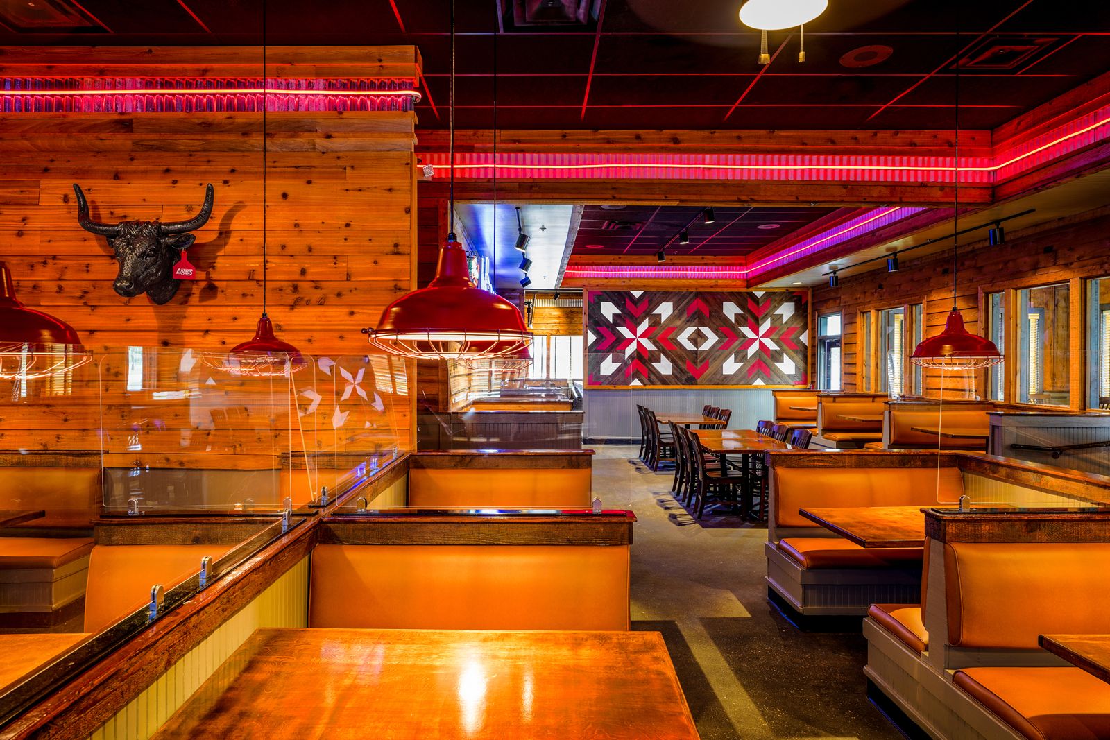 Logan's Roadhouse célèbre la grande réouverture du restaurant rénové Logan's Roadhouse célèbre la grande réouverture du restaurant rénové