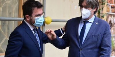 Puigdemont prend un bain de masse et prévient Sánchez et Aragons qu&rsquo;ils ne pourront s&rsquo;entendre sur rien sans lui
