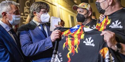 Le mouvement indépendantiste embrasse la théorie d&rsquo;une « main noire » de l&rsquo;Etat contre Puigdemont pour s&rsquo;opposer à la table de dialogue