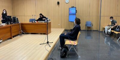 L&rsquo;aide au frère de Puig s&rsquo;asseoir sur le banc la première haute position du gouvernement valencien