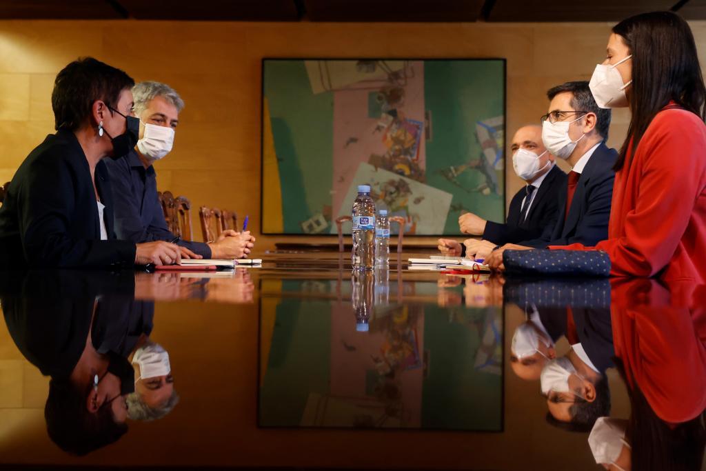 Mertxe Aizpurua et Oska Matute, de EH Bildu, rencontre avec le gouvernement, dirigée par F