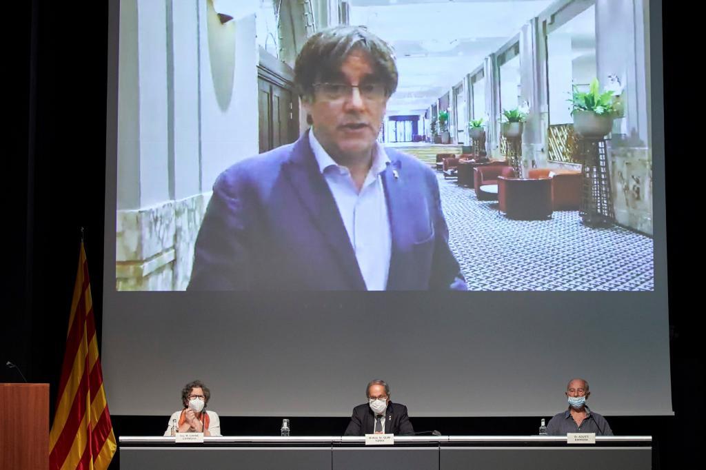 Carles Puigdemont, dans un acte d'hommage à Heribert Barrera.