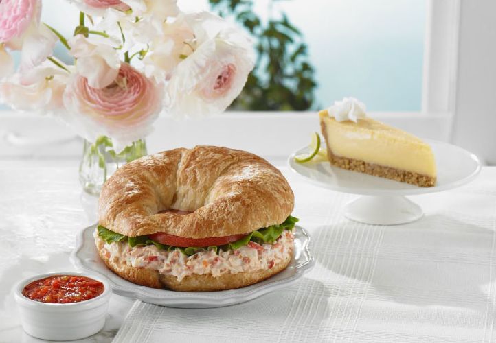 Chicken Salad Chick étend son empreinte au Texas avec le neuvième restaurant de la région de Dallas-Fort Worth Chicken Salad Chick étend son empreinte au Texas avec le neuvième restaurant de la région de Dallas-Fort Worth