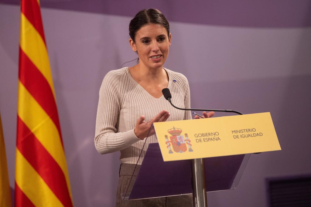 Irene Montero, lors d'une conférence de presse ce mi