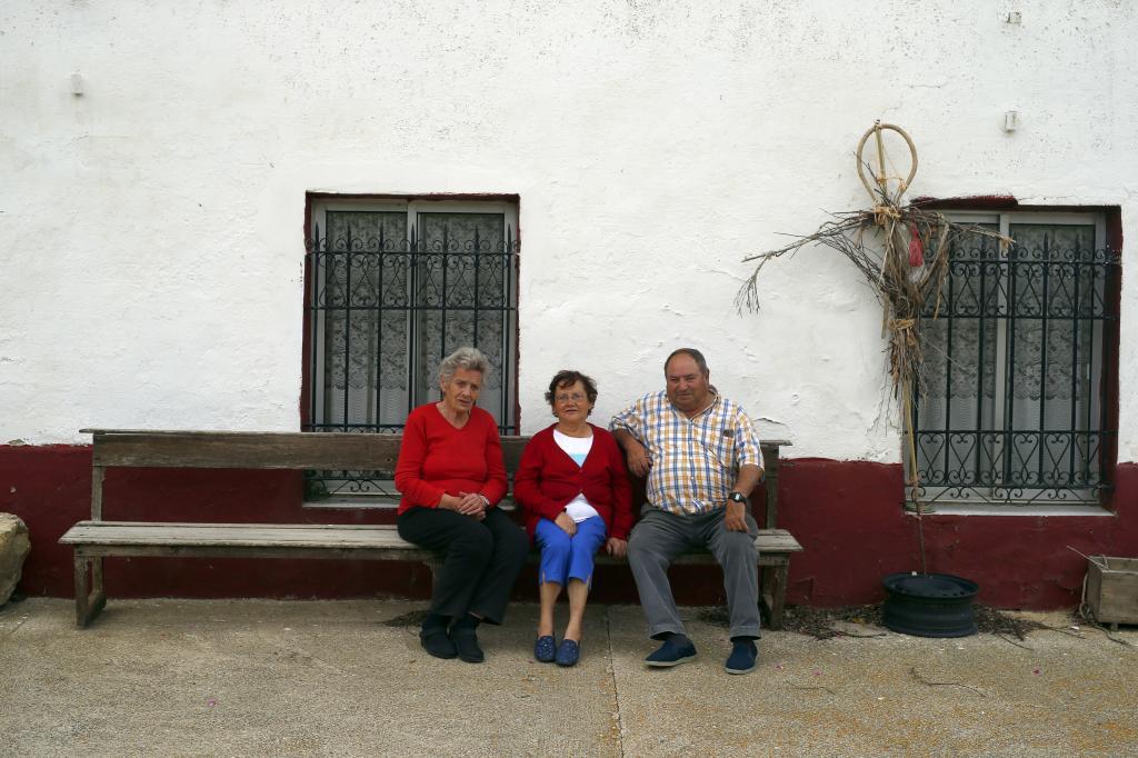 Trois habitants d'Arconada (Palencia), une ville de moins de 50 habitants.