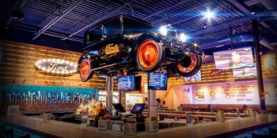 Le garage de Ford sert des hamburgers avec un côté de l&rsquo;histoire de l&rsquo;automobile
