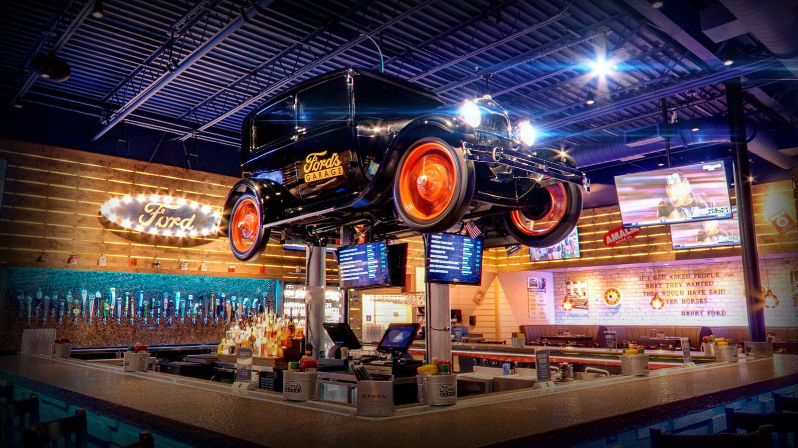 Le garage de Ford sert des hamburgers avec un côté de l'histoire de l'automobile Le garage de Ford sert des hamburgers avec un côté de l'histoire de l'automobile