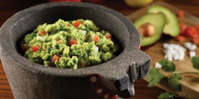 Pendant le Mois du patrimoine hispanique, célébrez la Journée nationale du guacamole chez l&rsquo;oncle Julio